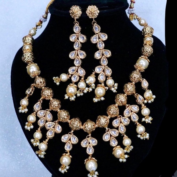 Gold Plated Kundan Necklace and Earring Set - Picture 4 of 5
